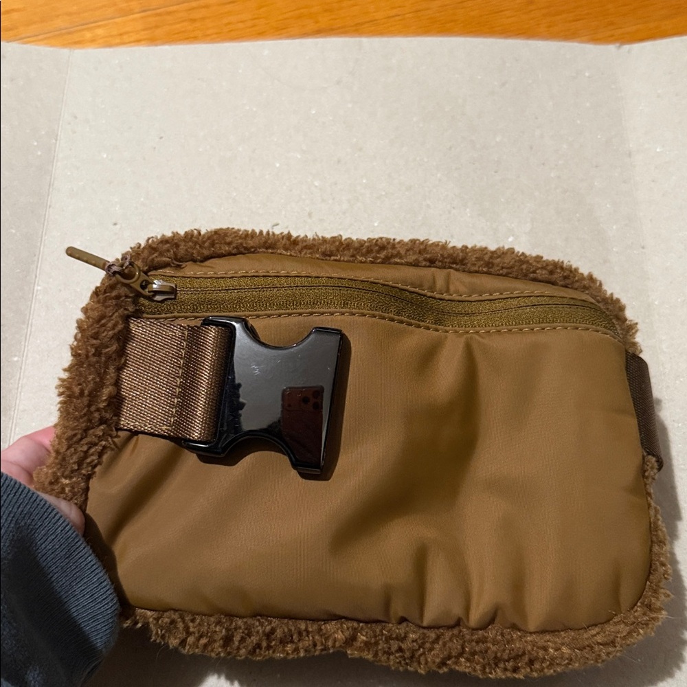 Lululemon belt bag - Picture 2 of 4